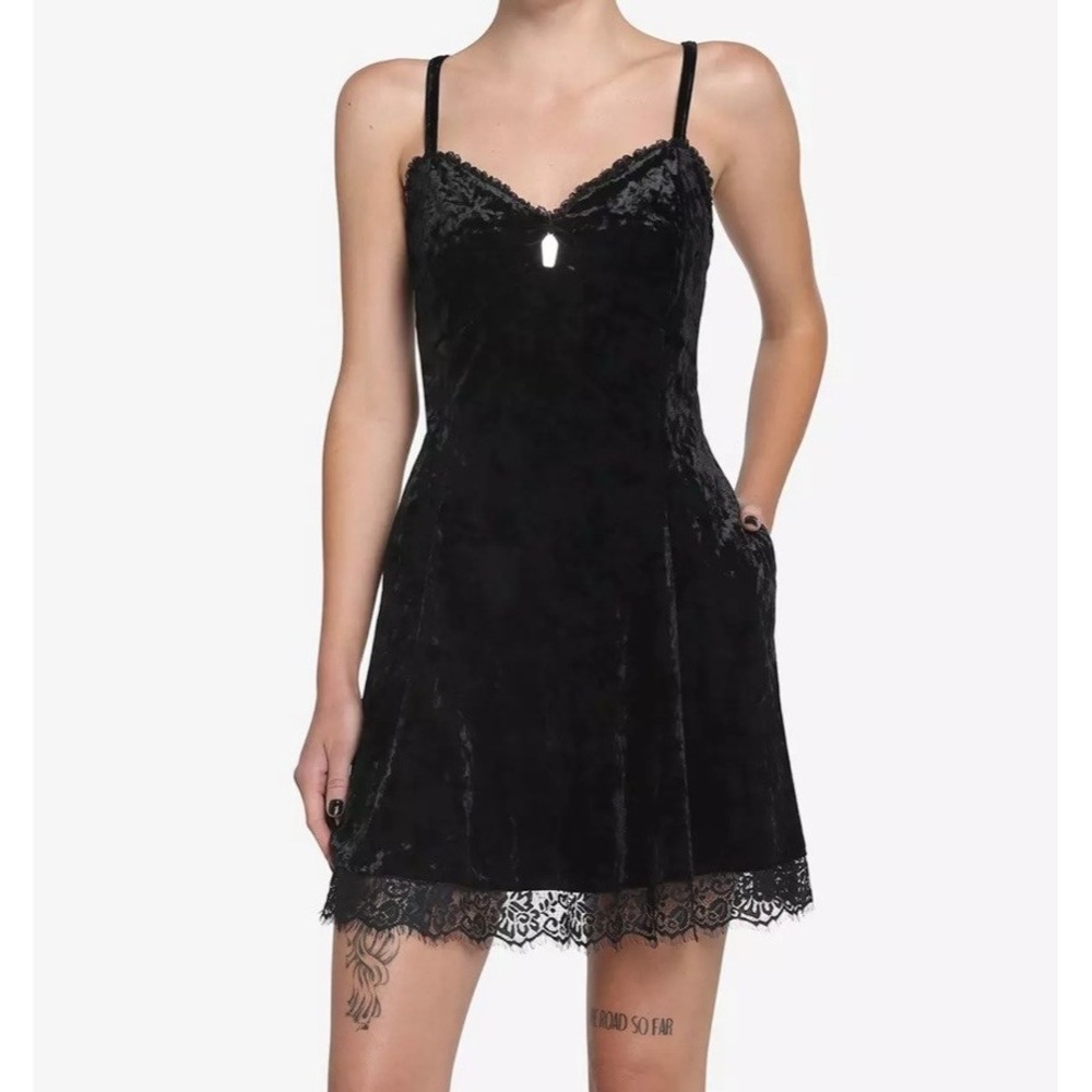 Hot Topic Black Crushed Velvet Lace Coffin Charm Mini Dress Halloween Medium